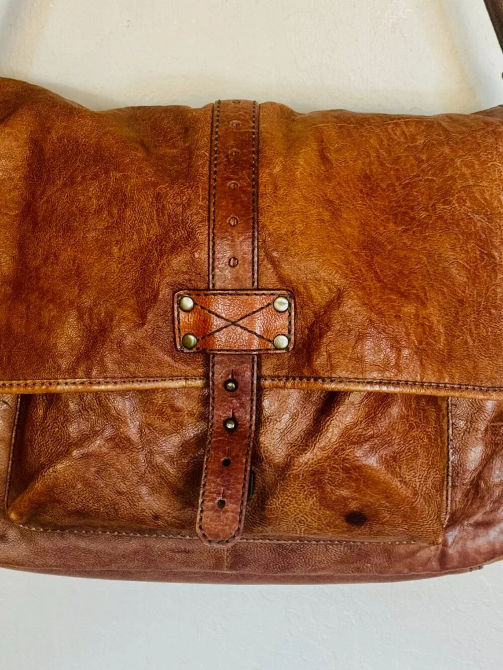 Vtg Fossil Distressed Leather Messenger Hobo Crossbody Adjustable Strap Bag